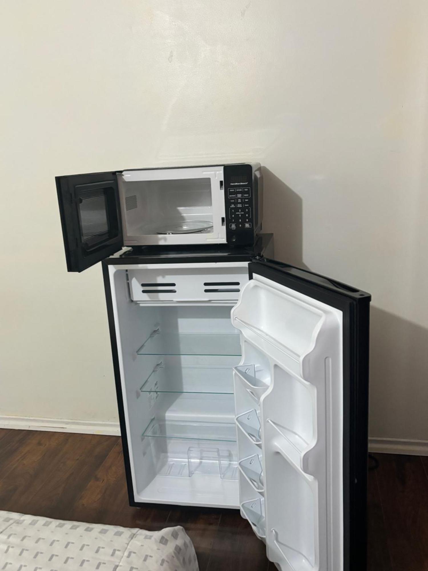 Bright Queen Room Close To Sheridan College And Airport Brampton Bagian luar foto