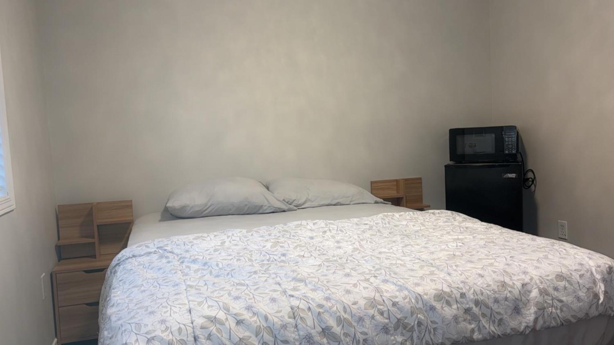 Bright Queen Room Close To Sheridan College And Airport Brampton Bagian luar foto