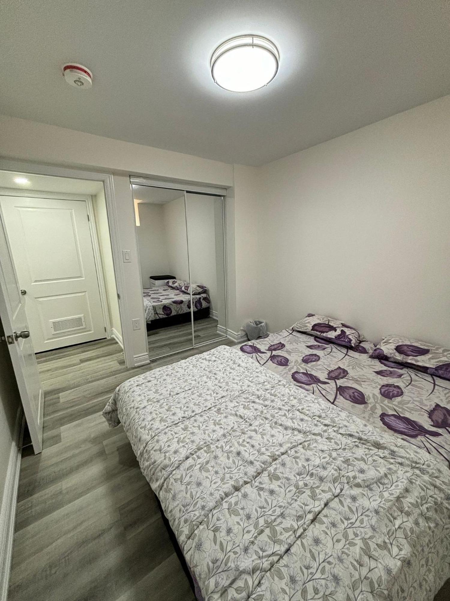 Bright Queen Room Close To Sheridan College And Airport Brampton Bagian luar foto