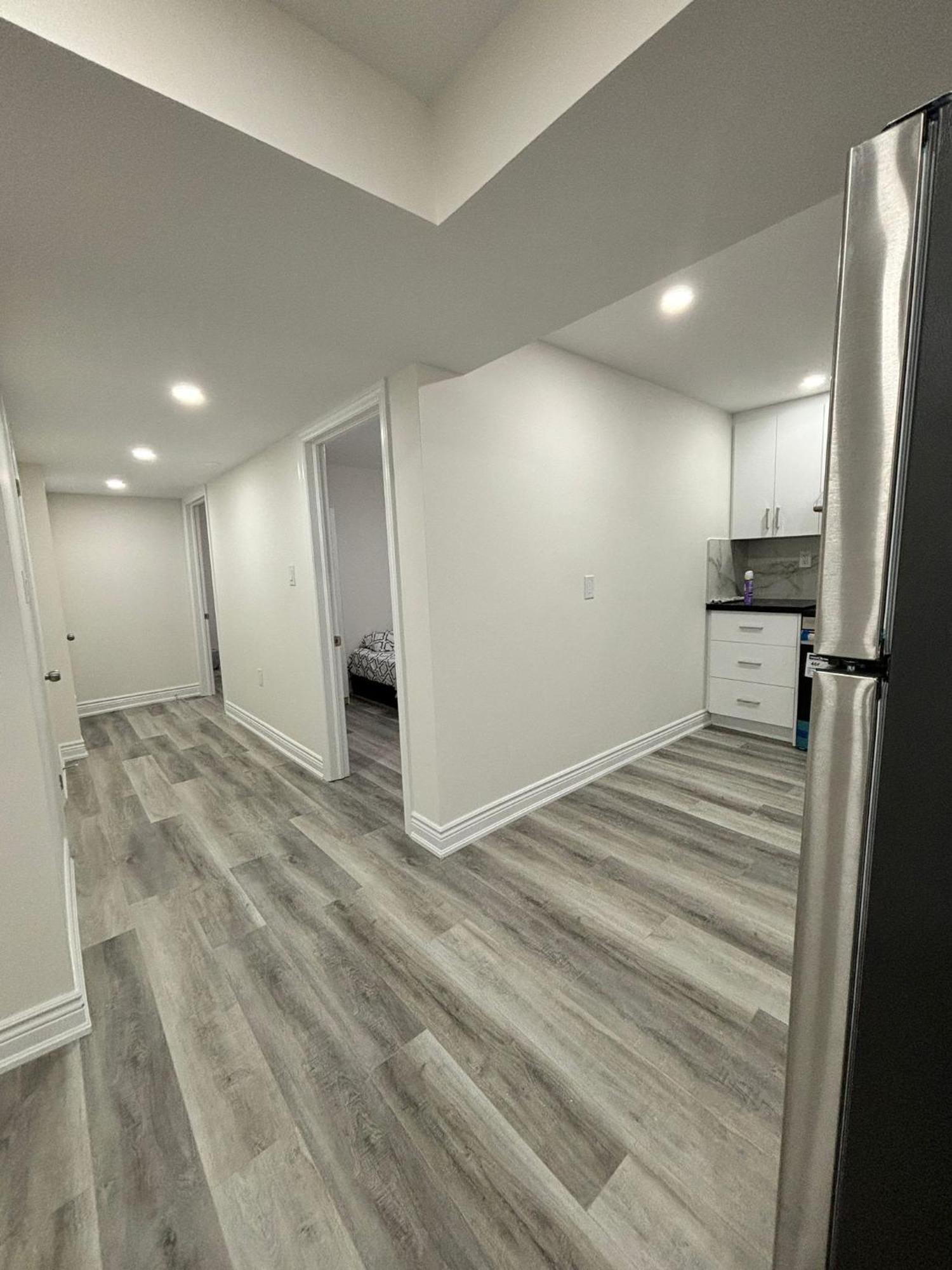 Bright Queen Room Close To Sheridan College And Airport Brampton Bagian luar foto
