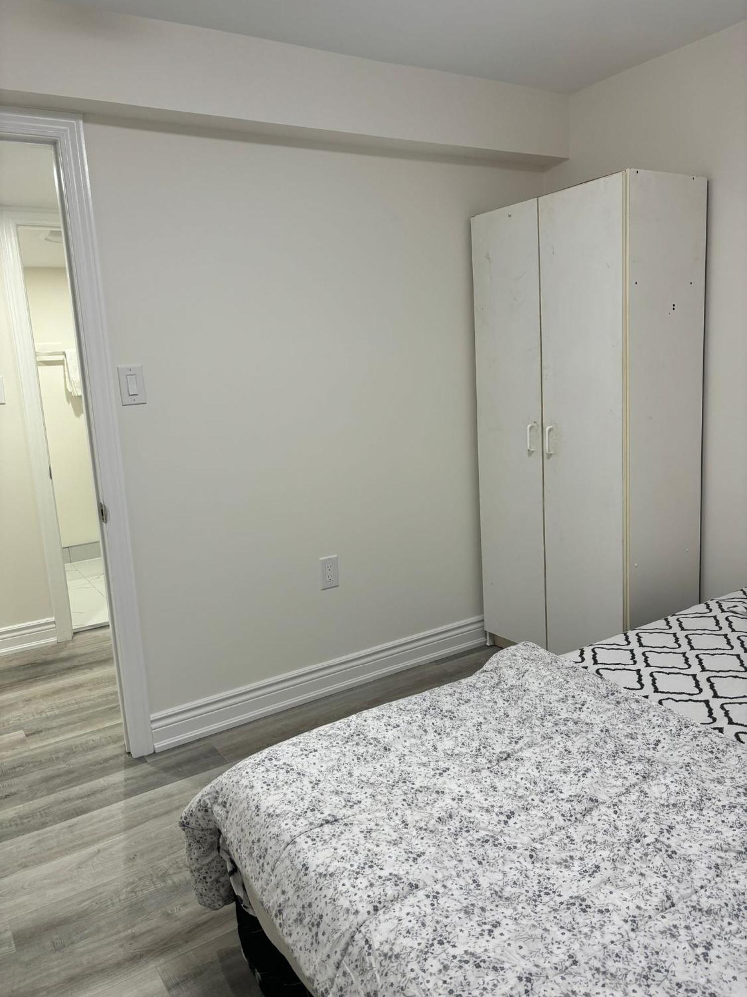 Bright Queen Room Close To Sheridan College And Airport Brampton Bagian luar foto