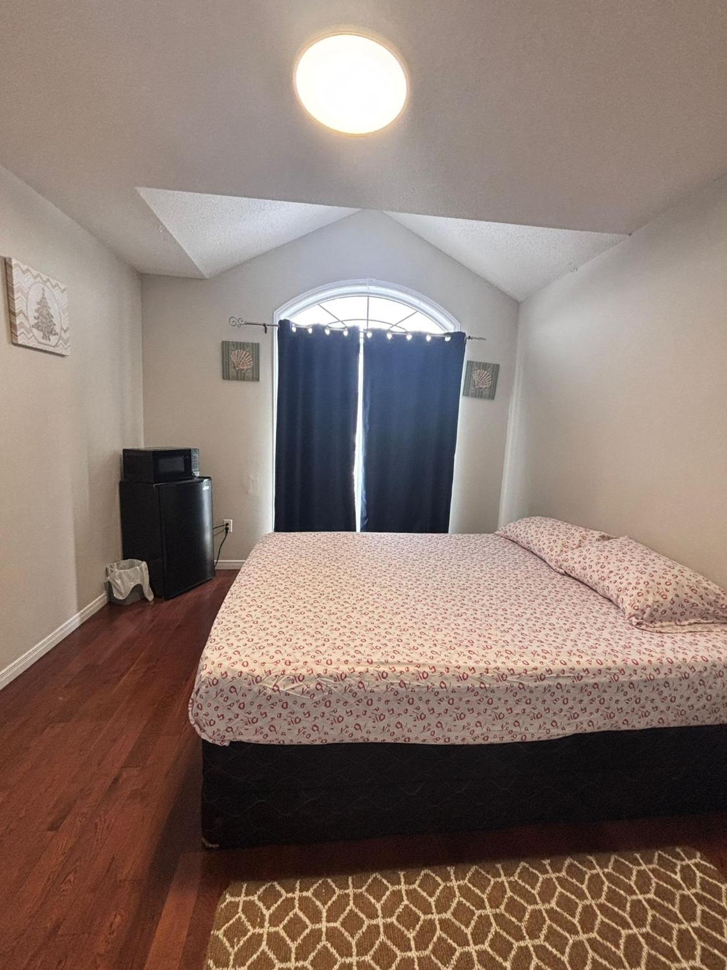 Bright Queen Room Close To Sheridan College And Airport Brampton Bagian luar foto